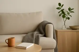 Stile minimalista: quali oggetti lasciare in vista per evitare un effetto freddo ma impersonale